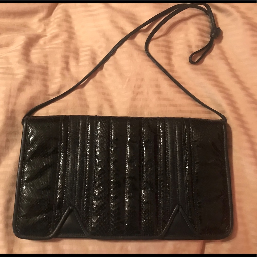 SNAKESKIN ASPECTS LARGE CLUTCH WITH STRAP (BLACK)